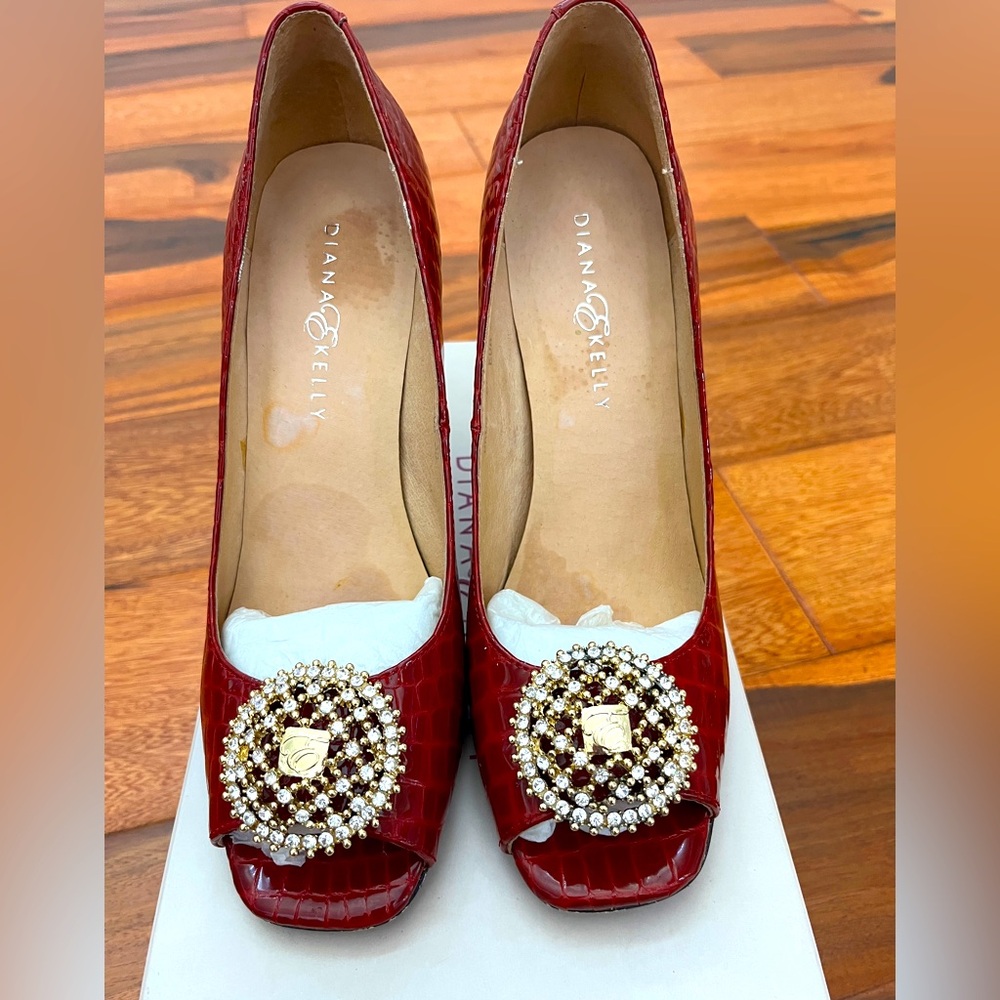 Diana E Kelly Red Crocodile Patterned Dressy Heels - size 8